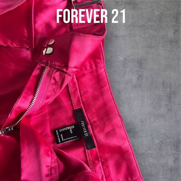 Preowned Forever 21 Satin Hot Pink Mini Skirt With Pockets and belt - Small - Picture 6 of 10